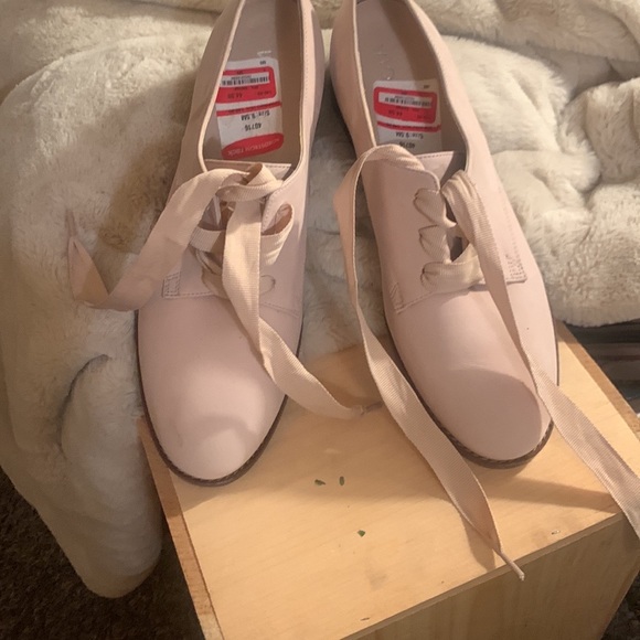 Shoes - Picture 7 of 9